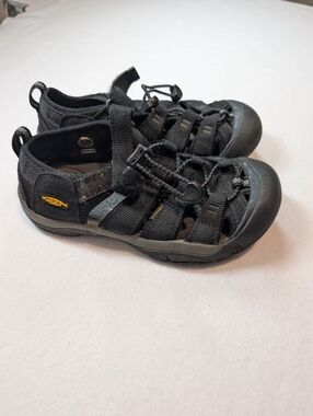 Keen Kids Black Closed-Toe Sport Sandals with Yellow Logo
